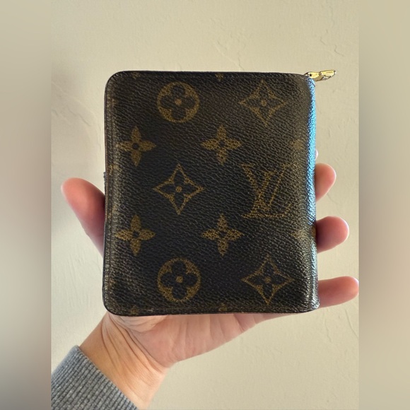 Louis Vuitton Authentic Compact Zip Bifold Monogram Wallet - Picture 2 of 16